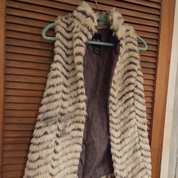 Faux Fur Vest - Picture 1 of 3